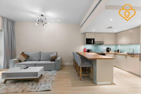 Prime Location, Great Value 1 BR Apt near MOE, Greens